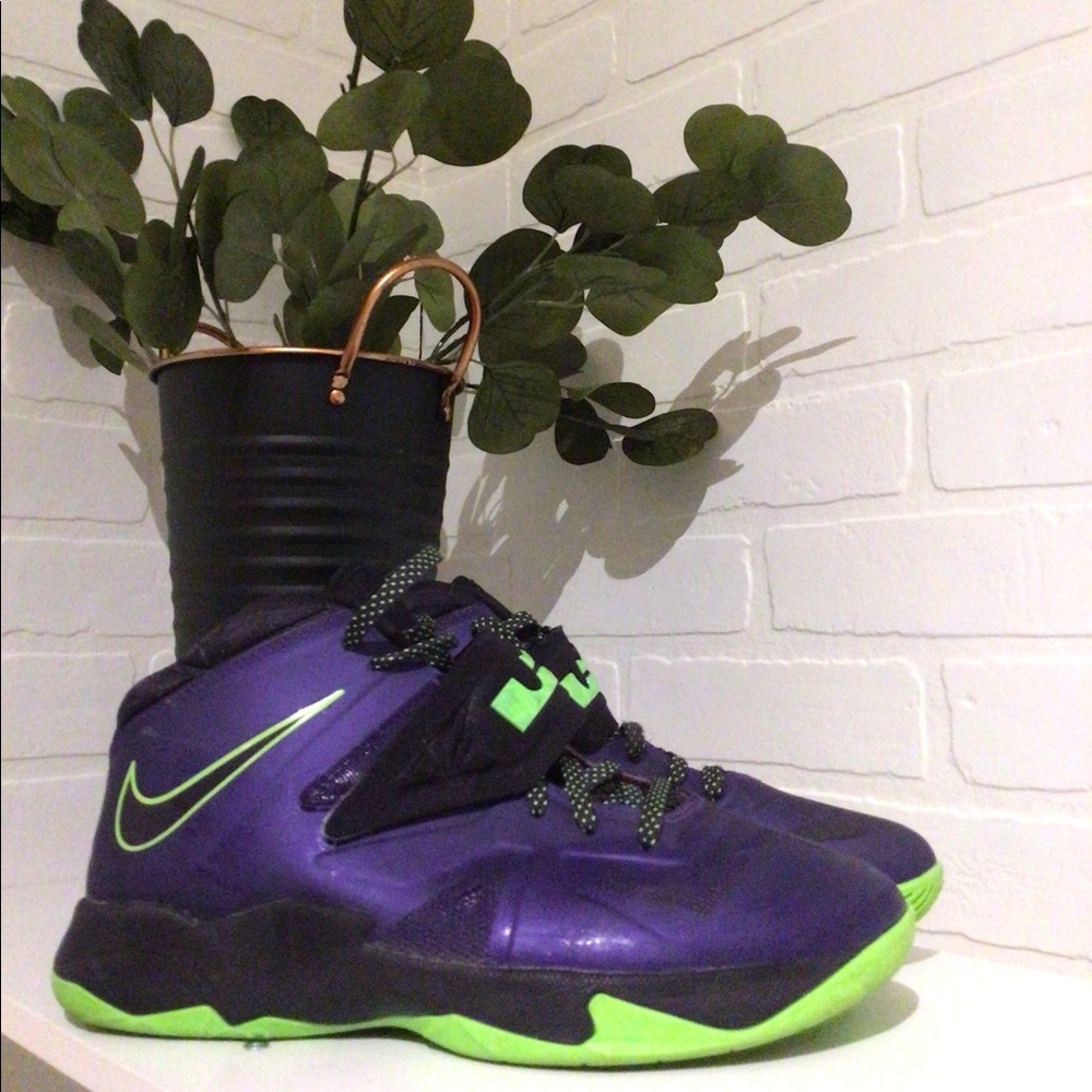 ⚡️🏀youth Lebron EUC